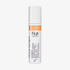 Eine weiße und orangefarbene Flasche von Nø Cosmetics renew tønight Ultimate Vitamin A Cream steht aufrecht auf weißem Hintergrund.
