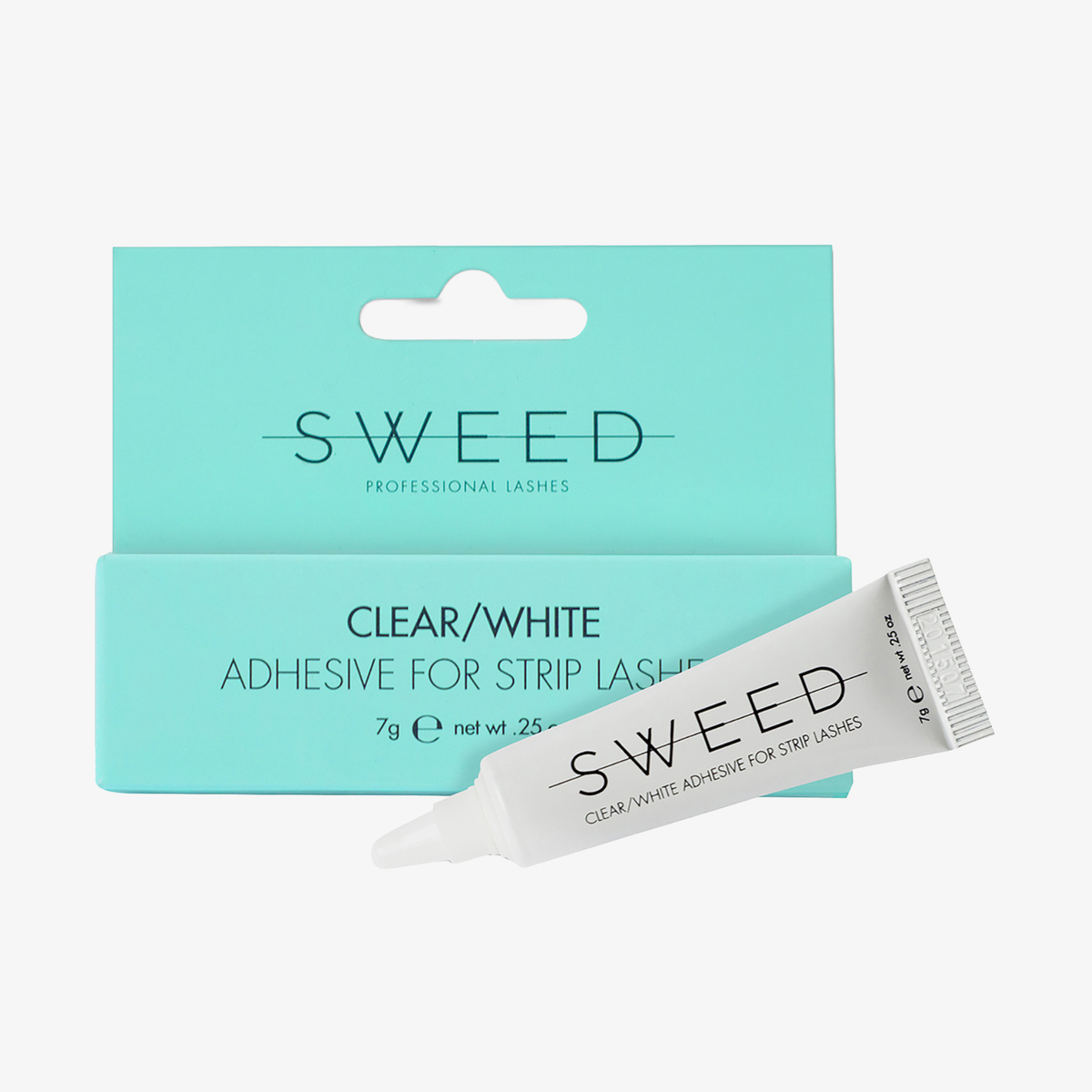 Eine türkisfarbene SWEED-Schachtel und eine Tube Kleber für Wimpernstreifen, beide mit schwarzer Beschriftung.