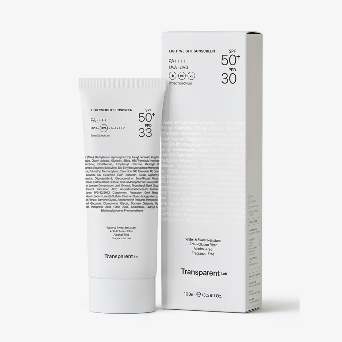 Eine Tube und eine Schachtel „Transparent Lab Lightweight Sunscreen SPF50+“ mit schwarzer Beschriftung, aufrecht auf weißem Hintergrund.