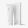 Eine weiße Tube Zi-K® Cica Repairing Balm von Transparent Lab wird vor der passenden weißen Schachtel präsentiert.