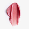 Sheen Screen Hydrating Lip Balm SPF50 hinterlässt einen glänzenden rosa Fleck mit schimmerndem Finish auf weißem Hintergrund.