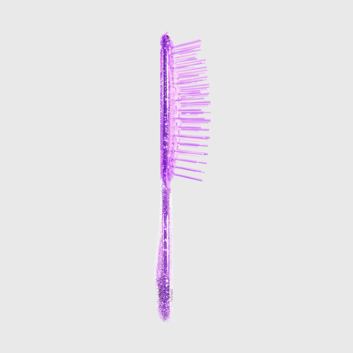 Die UNbrush Detangling Hair Brush Mini in lila Glitzer steht aufrecht vor einem schlichten hellgrauen Hintergrund.
