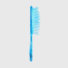 Die UNbrush Detangling Hair Brush Mini besteht aus blauem Kunststoff und hat weit auseinander stehende Borsten auf weißem Hintergrund.