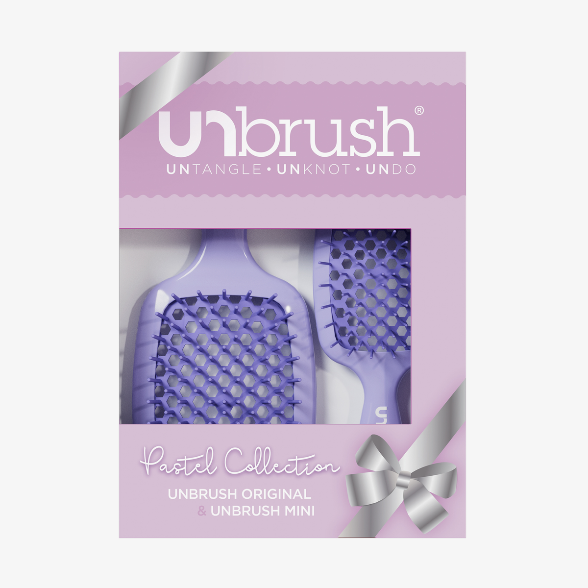 Das UNbrush Pastel Duo Set besteht aus lavendelfarbenen Haarbürsten in einer pastellrosa und silbernen Geschenkbox und ist Teil der Unbrush Pastel Collection.