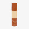 Eine halbtransparente und bronzene Flasche Yummy Skin Serum Foundation 5G mit warm-beigem Inhalt.