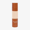 Eine halbtransparente und bronzene Flasche Yummy Skin Serum Foundation 3P mit hellbeigem Inhalt.