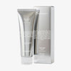 Silberne Tube und Schachtel des Rose Calming Cleansers, nebeneinander angeordnet.