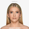 Vorher-Nachher-Bild des Gesichts einer Frau vor und nach dem Auftragen des BPerfect Cosmetics x Katie Daley Perfect Powders Vanilla.