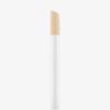 Nahaufnahme des Doe-Foot-Applikators des Soft Glam Filter Fluid 002 vor weißem Hintergrund.