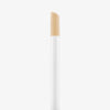 Nahaufnahme des Doe-Foot-Applikators des Soft Glam Filter Fluid 010 vor weißem Hintergrund.