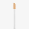 Nahaufnahme des Doe-Foot-Applikators des Soft Glam Filter Fluid 015 vor weißem Hintergrund.