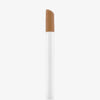Nahaufnahme des Doe-Foot-Applikators des Soft Glam Filter Fluid 065 vor weißem Hintergrund.