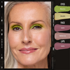 Die lächelnde Frau trägt Danessa Myricks Beauty Colorfix Foils auf Augen, Wangen und Lippen: grüner Lidschatten, rosa Rouge, glänzende Lippen.
