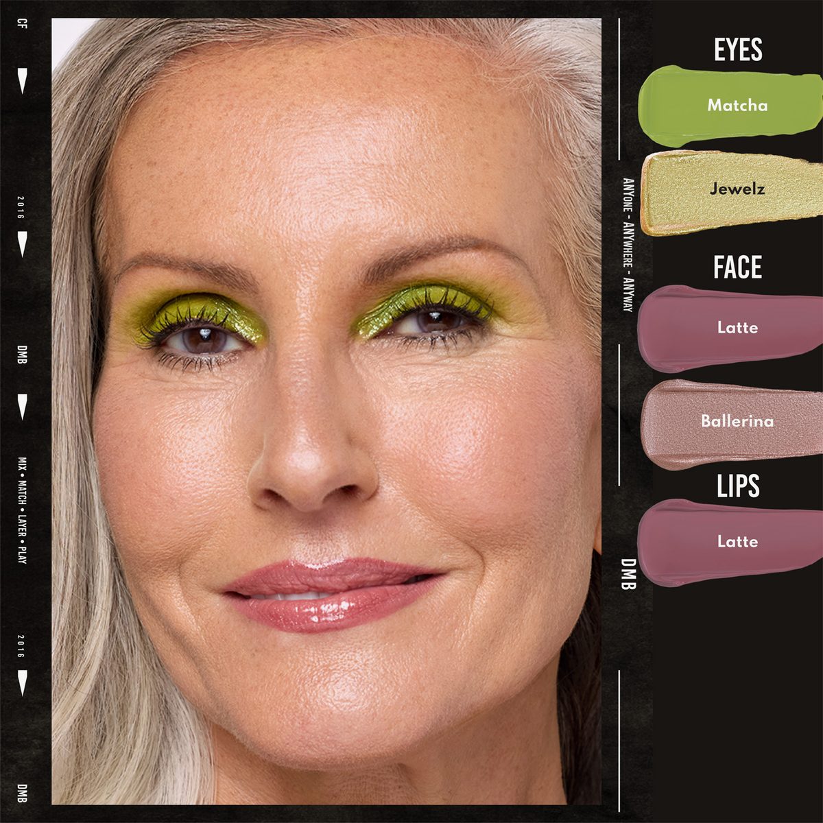 Die lächelnde Frau trägt Danessa Myricks Beauty Colorfix Foils auf Augen, Wangen und Lippen: grüner Lidschatten, rosa Rouge, glänzende Lippen.