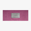 Eine rechteckige, metallisch-rosa strukturierte Schachtel mit silbernem Etikett auf der Vorderseite mit der Aufschrift „Groundwork Palette – Blooming Romance“.