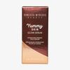 Ein 5ml Mini Yummy Skin Glow Serum Main Squeeze Deluxe von Danessa Myricks Beauty, feuchtigkeitsspendendes Gesichtsserum mit Primer.