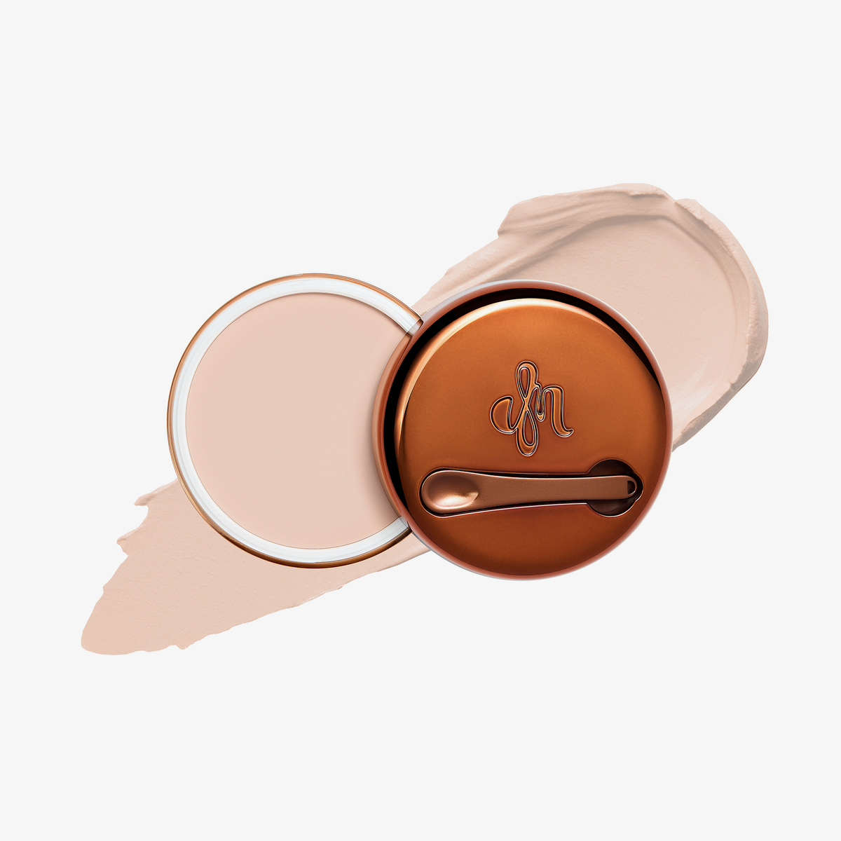 Runde geöffnete bronzefarbene Dose des Yummy Skin Blurring Balm Powder vor einem Farbstreifen der Shade 0.5.