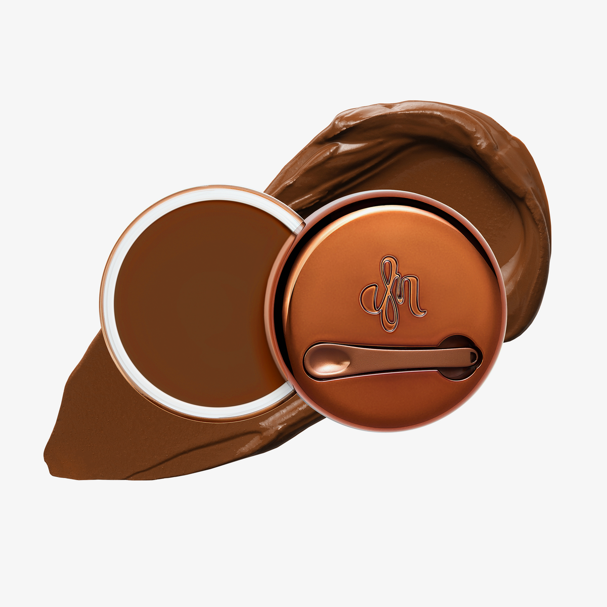 Runde geöffnete bronzefarbene Dose des Yummy Skin Blurring Balm Powder vor einem Farbstreifen der Shade 9.