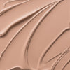 Nahaufnahme der cremigen Textur des Yummy Skin Lift & Flex Concealer 1 in kühlem Beige.