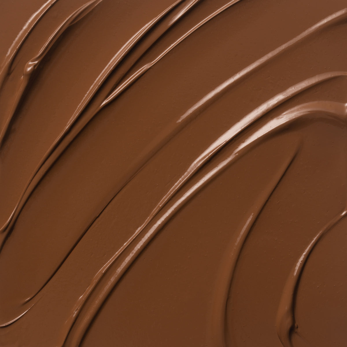 Nahaufnahme der cremigen Textur des Yummy Skin Lift & Flex Concealer 15 in Dunkelbraun.