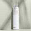 Eine Dose Builders Paradise Working Spray von Evo steht vor einem sanft schattigen, hellen Hintergrund.