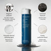 Eine Flasche Living Proof Clarifying Detox Shampoo ist mit hervorgehobenen Vorteilen der Inhaltsstoffe abgebildet, umgeben von plätscherndem Wasser.