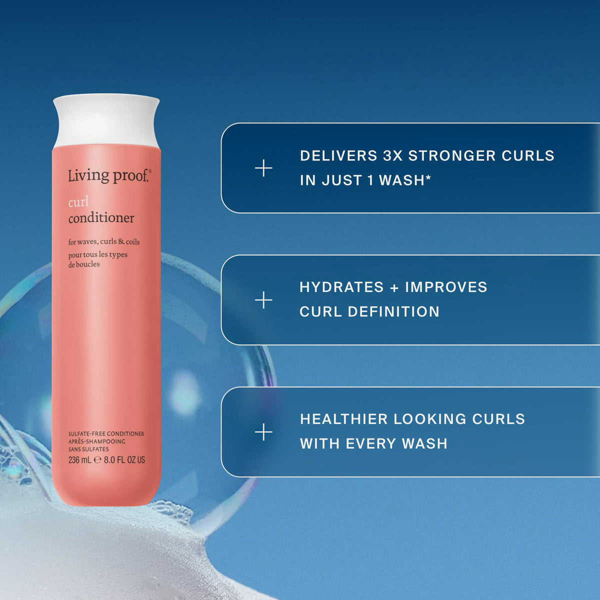 Auf blauem Hintergrund ist eine rosa Flasche Living Proof Curl Conditioner abgebildet, mit einem Text, der die Vorteile für Locken hervorhebt.