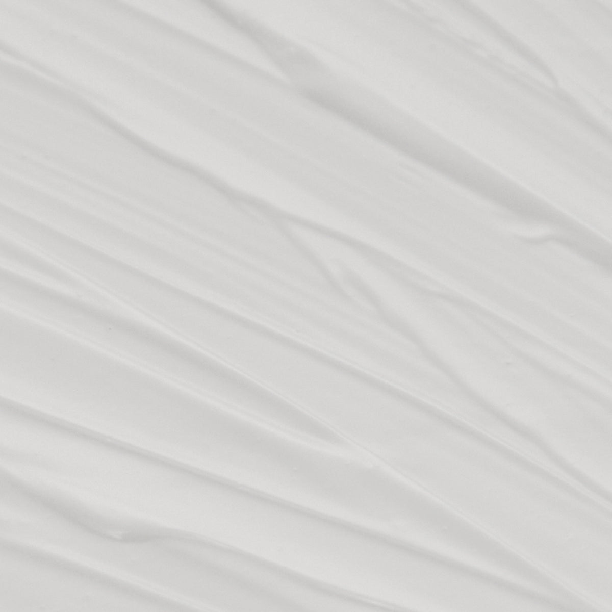Nahaufnahme des Style Lab Amp Texture Volumizer von Living Proof zeigt eine weiße cremige Textur.