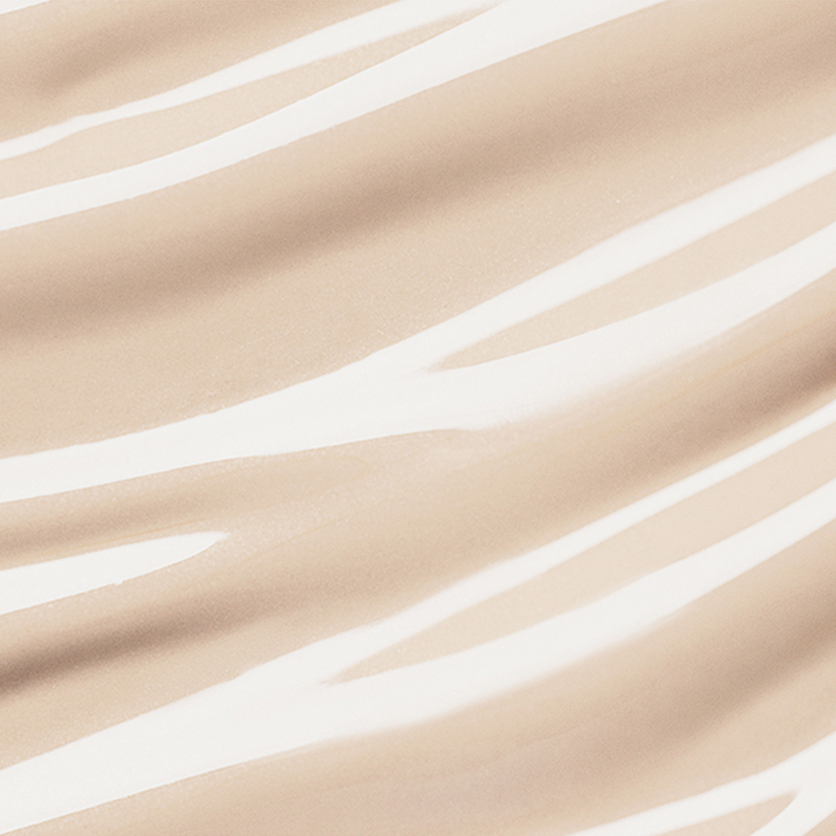 Nahaufnahme der cremigen beigen Textur des CC All-Over Concealer 05 Light von Lumene.