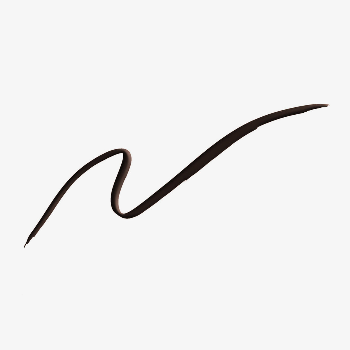 Eine geschwungener braune Linie/ Swatch des Ink Liner Brownie auf einer weißen Oberfläche.