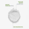 Nahaufnahme des Powder Cleansers mit Fruchtenzymen und 0,2 % Azelainsäure und 0,2 % Apfelsäure; Produkteigenschaften werden hervorgehoben