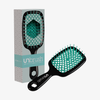 Die schwarz-grüne UNbrush Detangling Hair Brush mit Sechseckmuster wird in einer passenden Box geliefert.