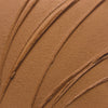 Nahaufnahme der Textur des Yummy Skin Blurring Balm Powder Lowlighter Incognito in Bronze.