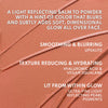 Beschreibung zum Yummy Skin Blurring Balm Powder Lowlighter auf verstrichener Textur.