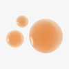 Auf weißem Hintergrund sind drei glänzende Tropfen des Yummy Skin Water Powder Serum in unterschiedlichen Größen abgebildet.