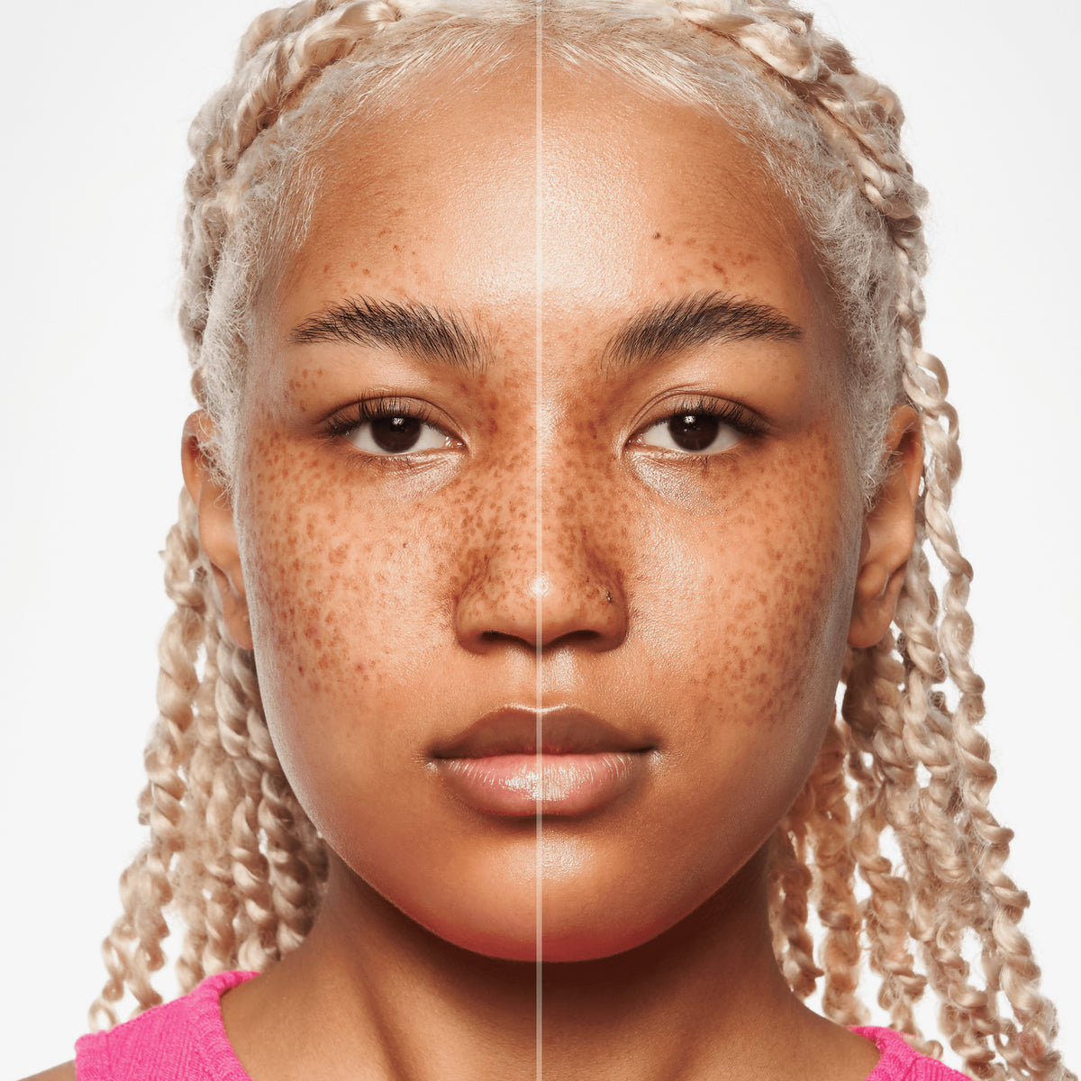 Geteiltes Gesicht einer jungen Frau mit mittlerem Hautton zeigt links natürliche Haut und rechts perfektioniertes Hautbild mit MAGIC FILTER Glow Booster 40 Tan.