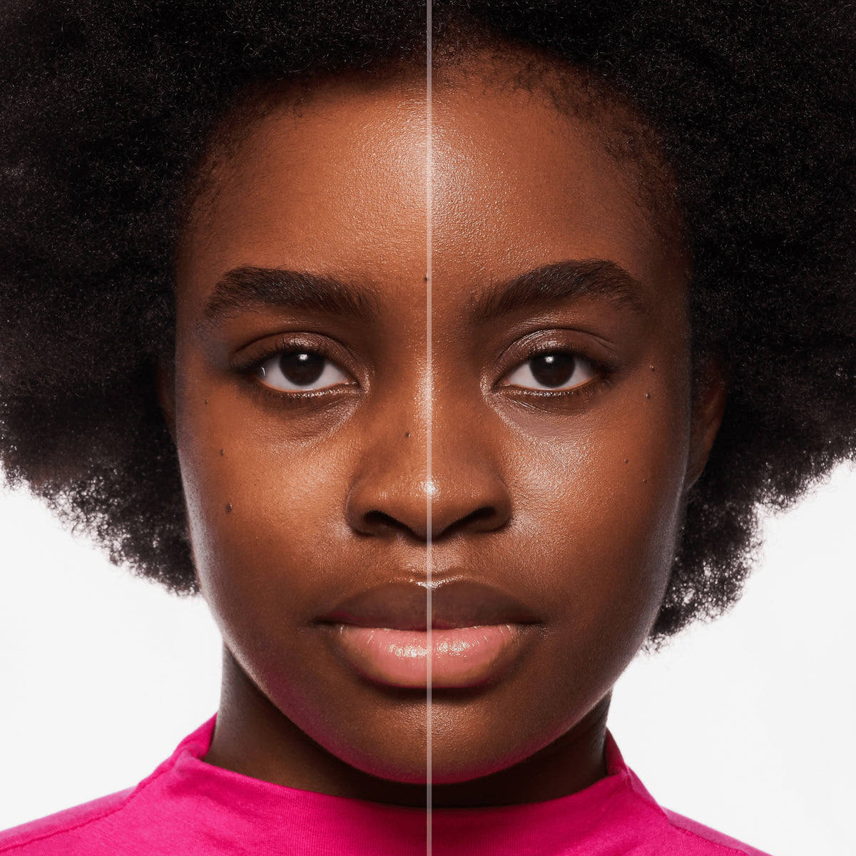 Geteiltes Gesicht einer jungen Frau mit dunklem Hautton zeigt links natürliche Haut und rechts perfektioniertes Hautbild mit MAGIC FILTER Glow Booster 60 Deep.