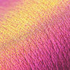 Nahaufnahme der Textur des Opal Moonstone Loose Multichrome Eyeshadow Cutie Pie auf der Haut; ein gold-pink schimmerndes Pigment.