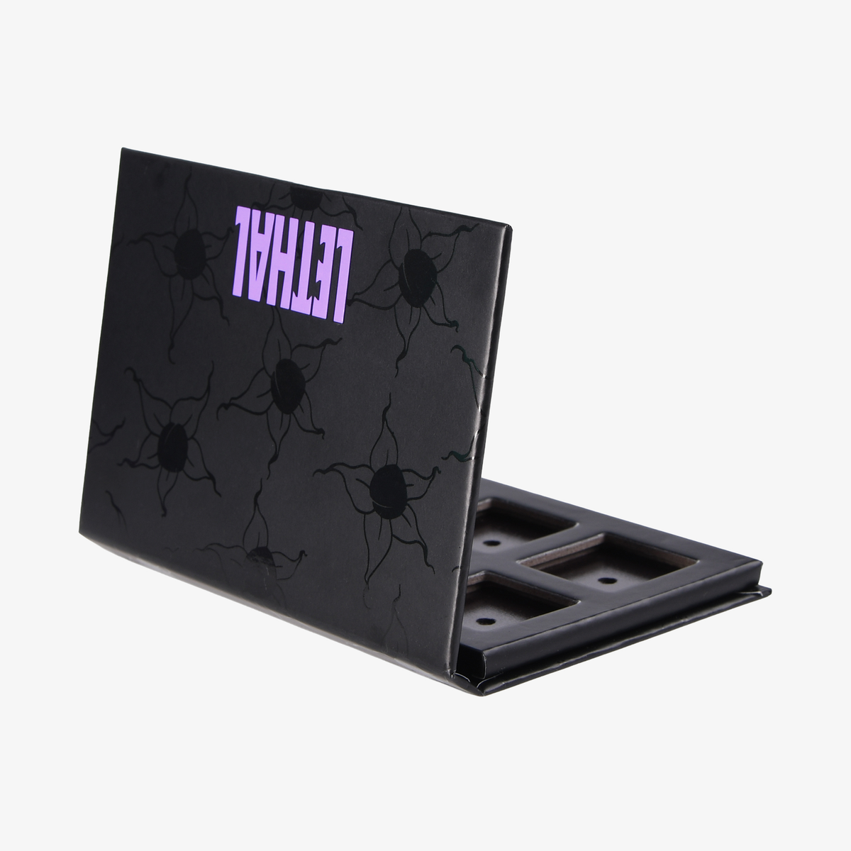 Lethal Cosmetics MAGNETIC™ Customizable Palette, schwarz mit "LETHAL" in lila, teilweise geöffnet mit leeren Pfännchen abgebildet.