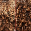 Vorher-Nachher-Bild: Blondierte krause Locken (links) vor und definierte hydrierte Locken (rechts) nach der Anwendung des N°4C Bond Maintenance Clarifying Shampoo.