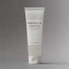 Auf grauem Hintergrund ist eine weiße Tube Madagascar Centella Tone Brightening Cleansing Gel Foam abgebildet.
