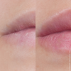 Nahaufnahme der mit Volume Hydrating Lip-Plumping Treatment behandelten Lippen, die eine natürlich gefärbte und glatte Textur zeigen.