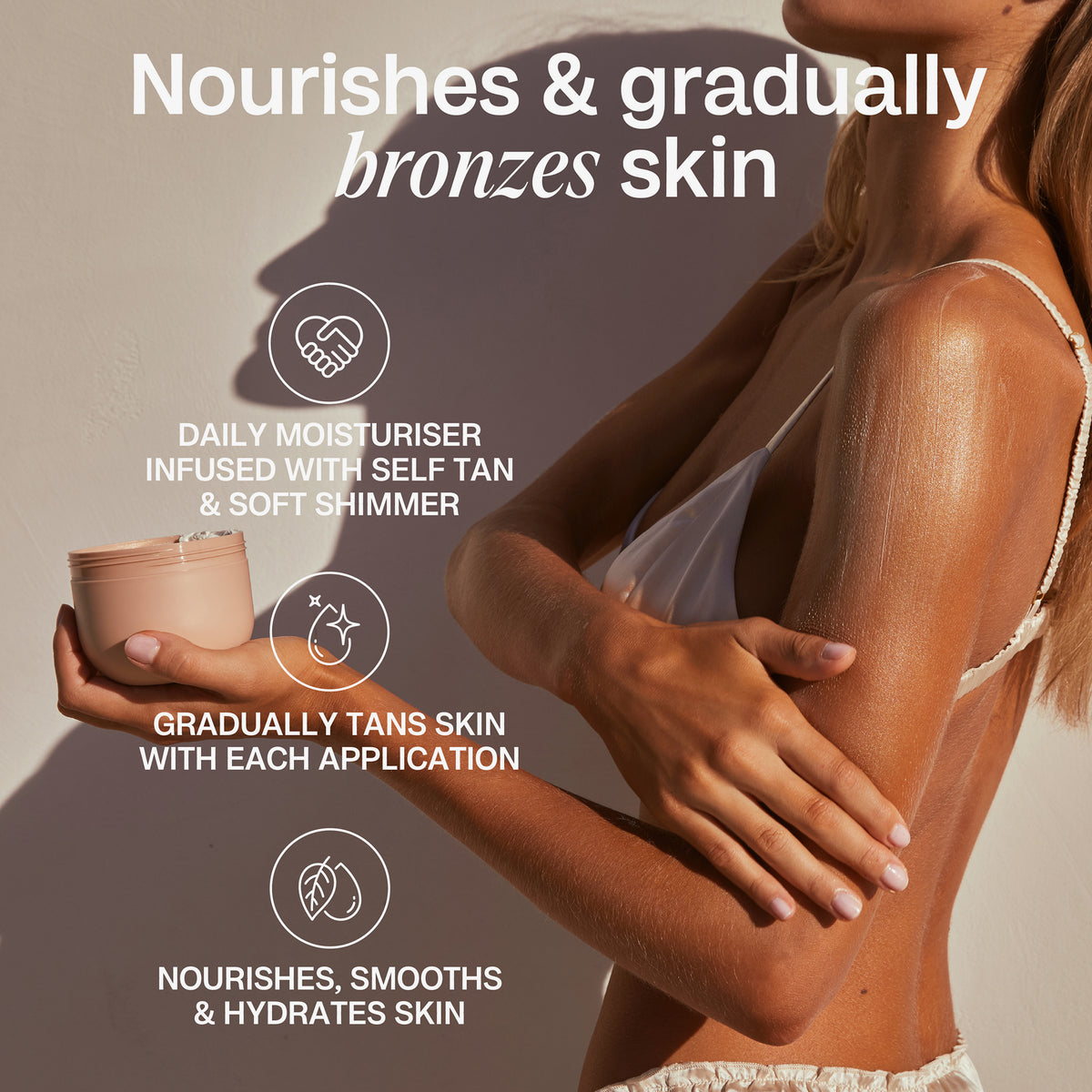 Person trägt Gradual Tanning Butter auf die Arme auf, daneben Vorteile des Produktes