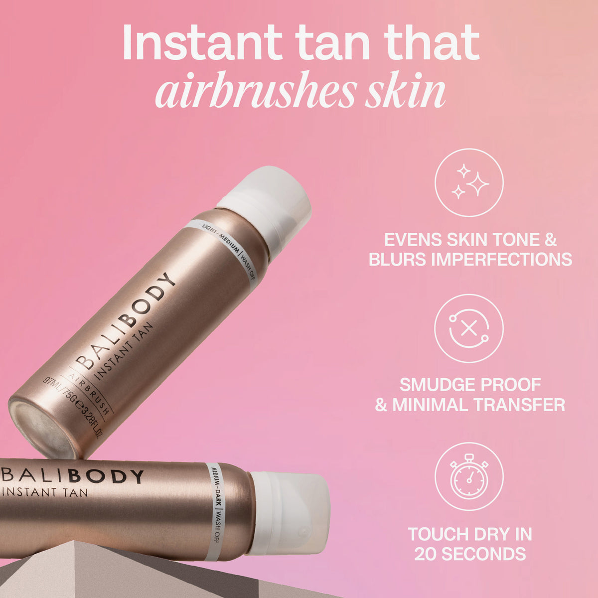 Zwei Flaschen Instant Tan von Bali Body drapiert vor rosa Hintergrund; daneben Vorteile des Produkts