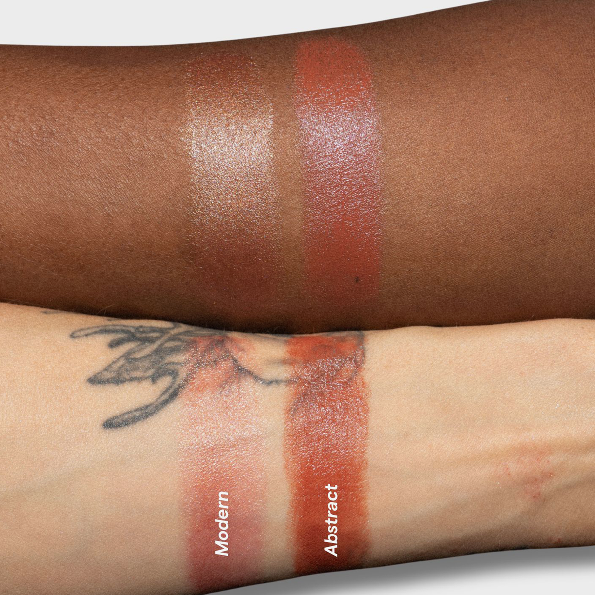 Zwei Arme zeigen Swatches von LH Cosmetics Artistick Blush mit den Bezeichnungen Modern und Abstract auf verschiedenen Hauttönen.