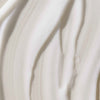 Nahaufnahme der Living Proof No Frizz Smooth Styling Cream mit einer cremeweißen Textur.