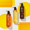 Der Flaschen Hanskin Pore Cleansing Oil AHA, PHA und BHA werden auf gelben Acrylformen präsentiert.
