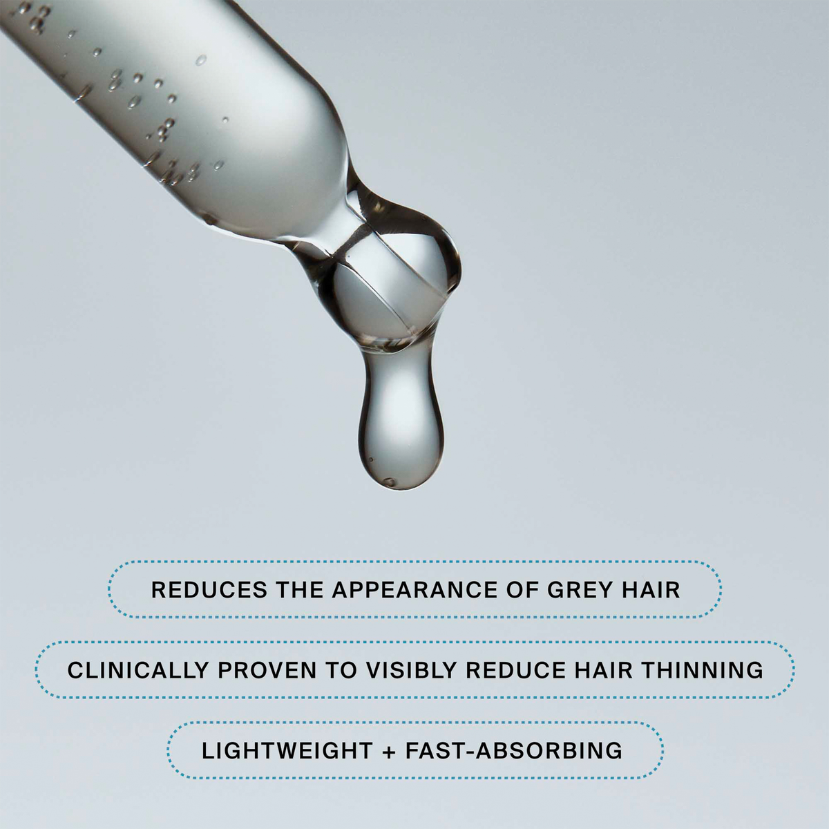 Eine Pipette, die eine klares Scalp Care Density Serum von Living Proof abgibt, mit Text, der die Vorteile des Living Proof Scalp Care Density Serums für die Haarpflege hervorhebt.