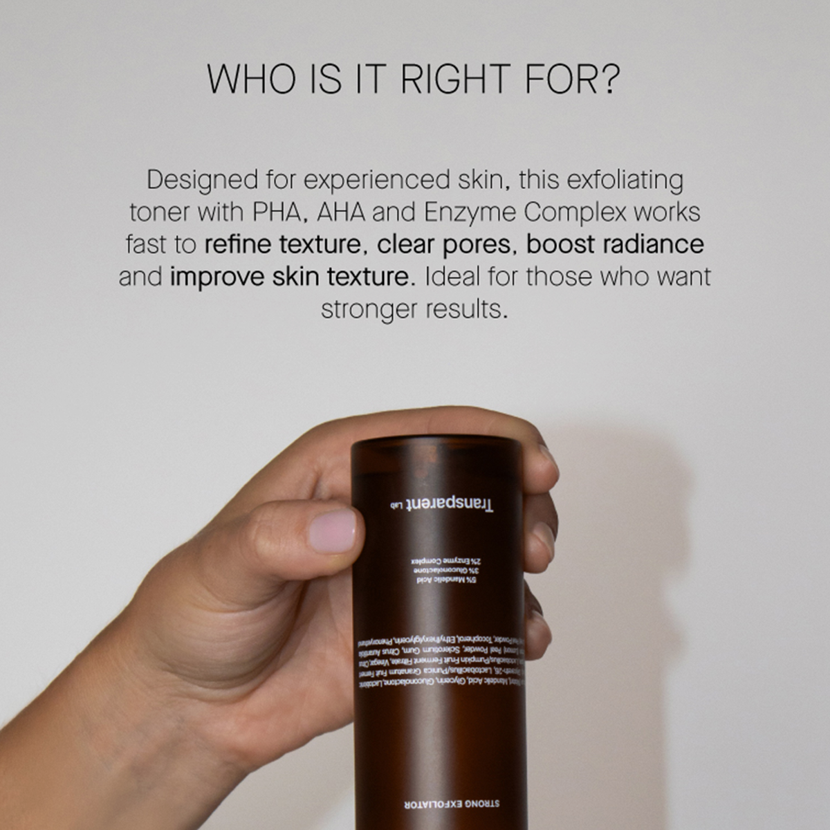 Transparentes Lab Strong Exfoliator in der Hand; der Text oben beschreibt die Vorteile für erfahrene Haut.