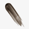 Ein diagonaler Strich mit dunkelbraunem Brow Booster-Augenbrauengel.